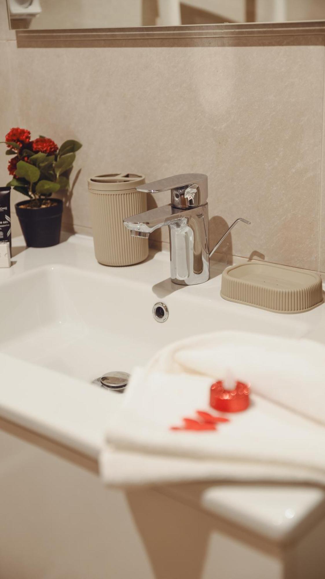 Eva Cosy - Clim, Wifi, Jardin A 10min De L'aeroport Apartamento